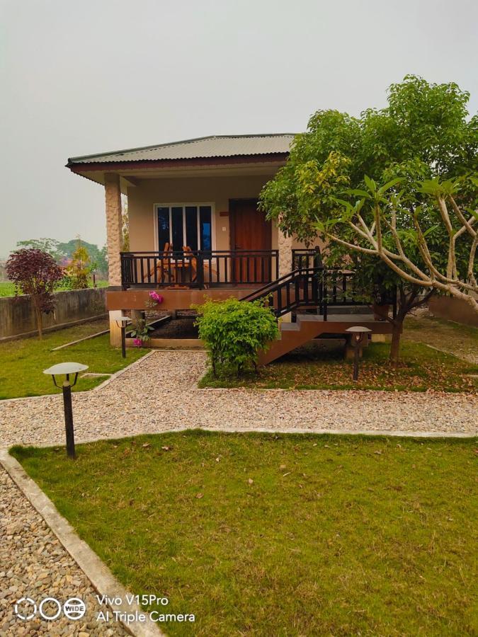 Hotel Hornbill Sauraha Ngoại thất bức ảnh