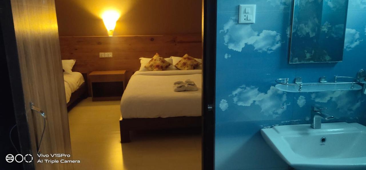 Hotel Hornbill Sauraha Ngoại thất bức ảnh