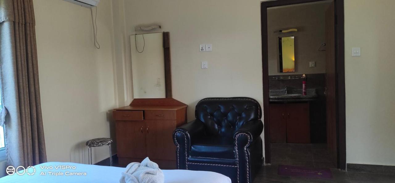 Hotel Hornbill Sauraha Ngoại thất bức ảnh