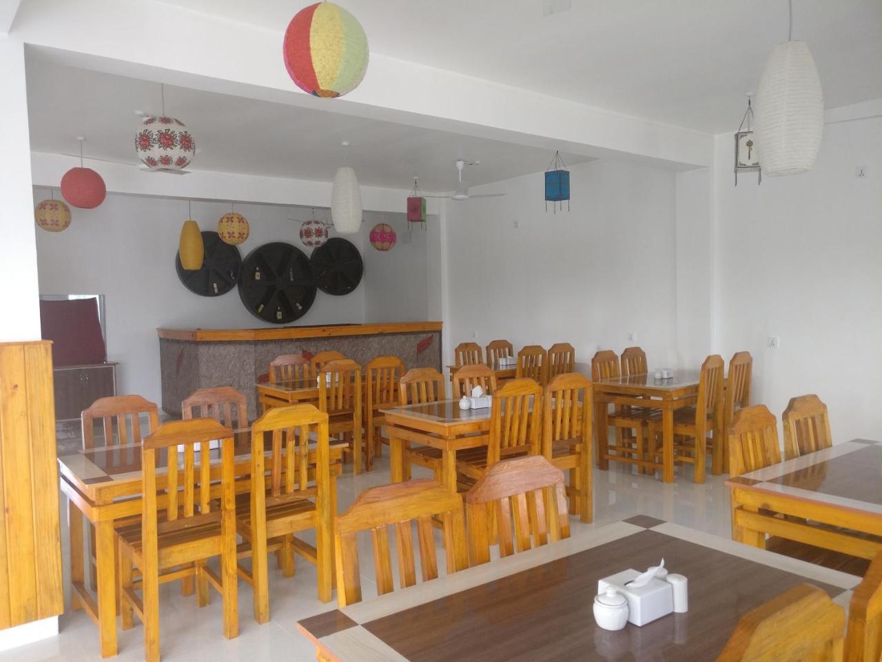 Hotel Hornbill Sauraha Ngoại thất bức ảnh